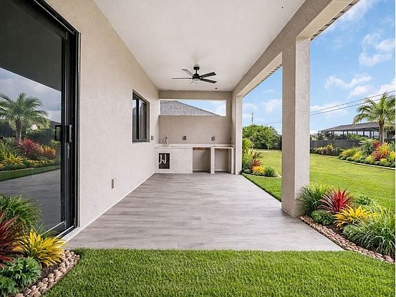 3rd image of 305 Diplomat Pkwy E