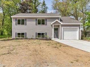 815 Oakcrest St SW, Wyoming, MI 49509