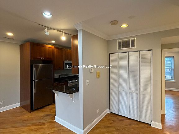 5th image of 2242 W Morse Ave #2A