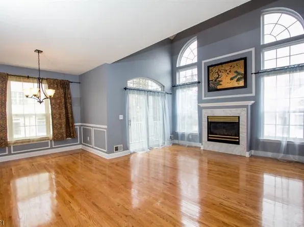 90 Wildflower Ln #1610, Morristown, NJ 07960