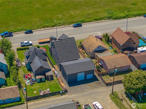 4th image of 2511 Bay Avenue