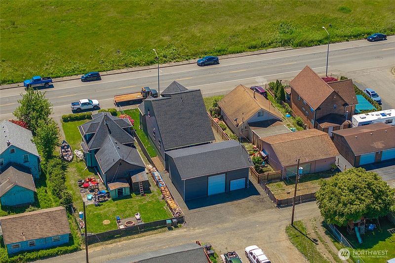 4th image of 2511 Bay Avenue