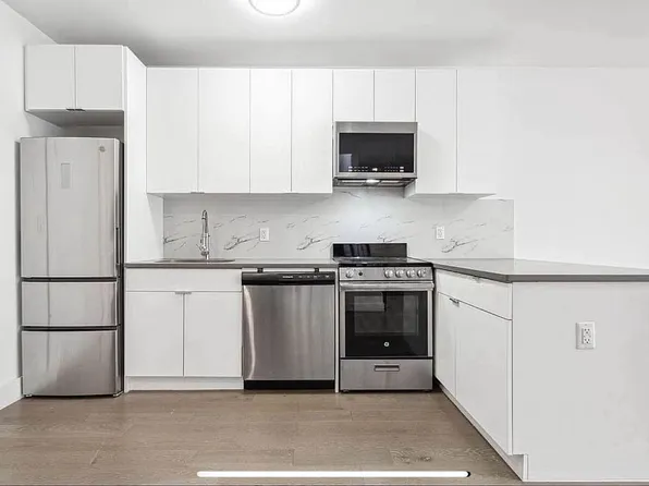 154 Graham Avenue image 2 of 10