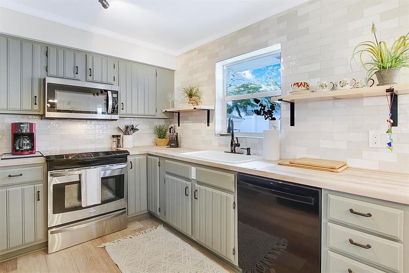 1st image of 328 Tequesta Dr