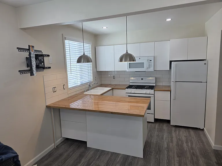 100 E Plymouth St #100 — Photo 1