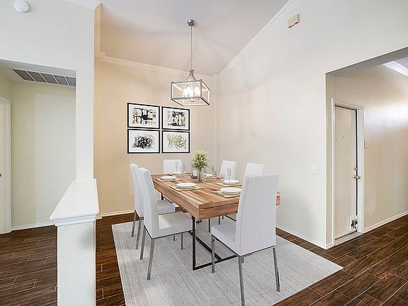 Staging Dining