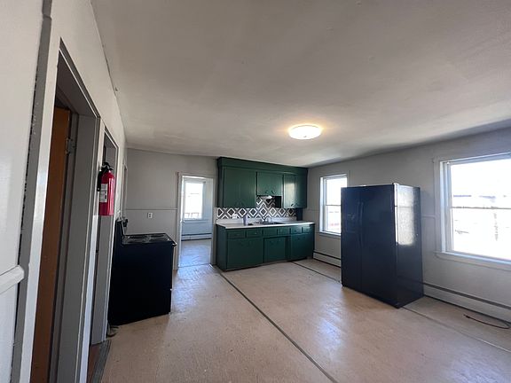 4th image of 39 Knox St #9