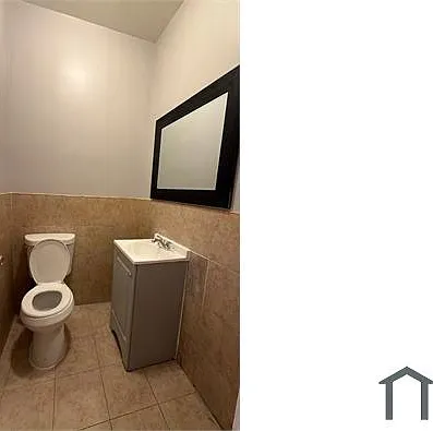 2847 Bainbridge Ave — Photo 8