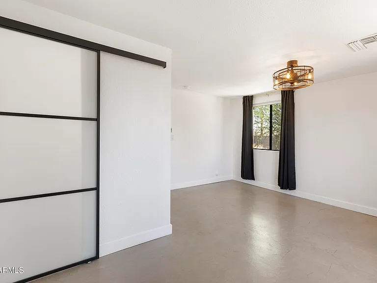 934A W Parkway Blvd — Photo 15