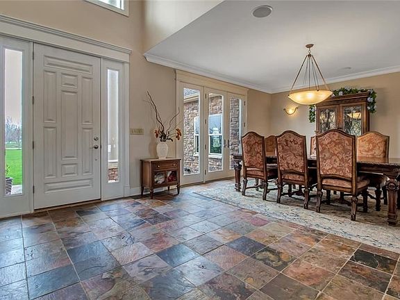 5th image of 90 Stoneridge Ln
