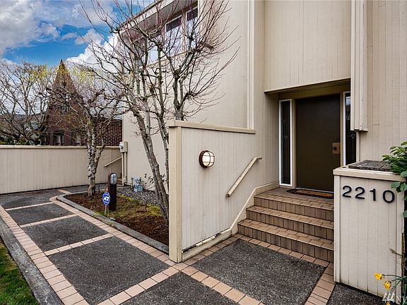 5th image of 2210 Eastmont Way W