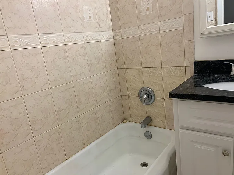 10 Huron Ave #5R — Photo 7