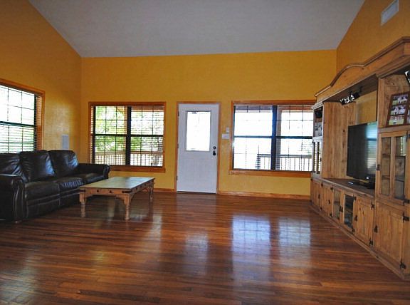 3rd image of 421 Granado Dr