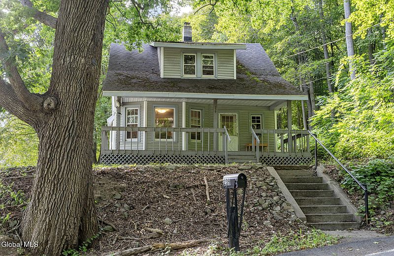 2nd image of 239 Wolf Hollow Road