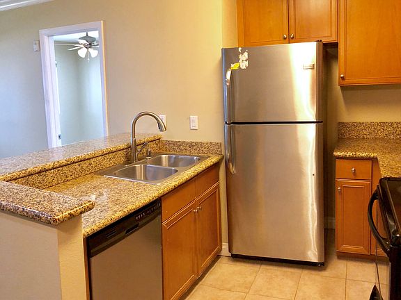 5th image of 1423 Graves Ave Unit 205
