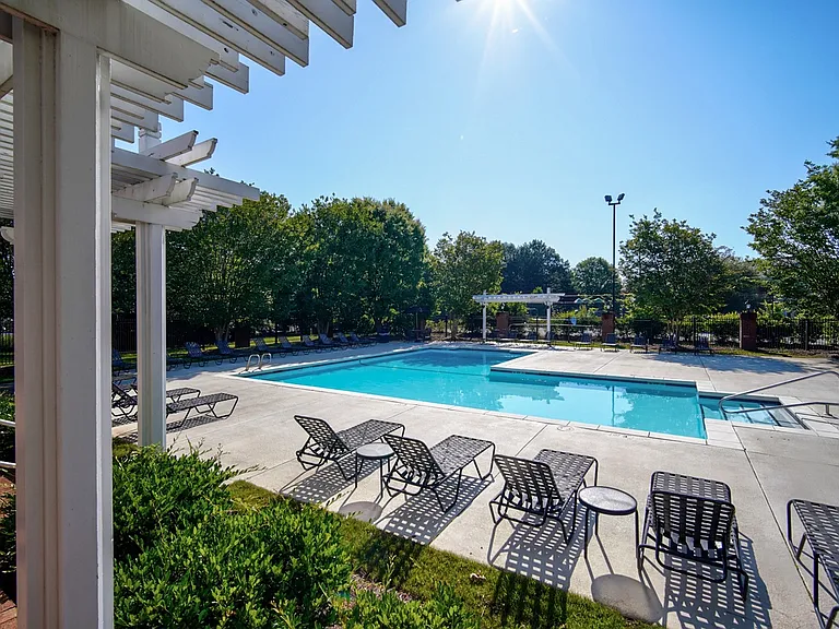 Sparkling Pool, new lounge chairs waiting for you!