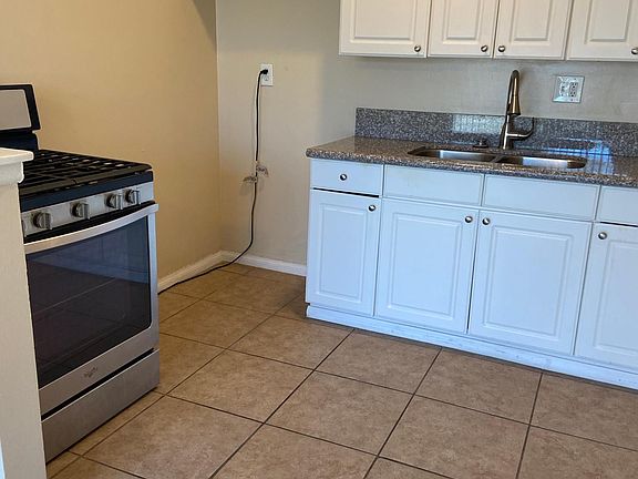 3rd image of 12631 Flower St APT 4
