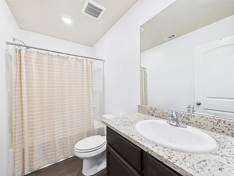 1687 Twin Estates Dr — Photo 18
