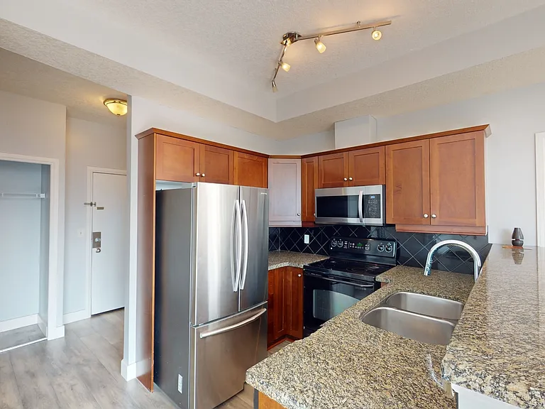 1053 10th St SW #812 — Photo 5