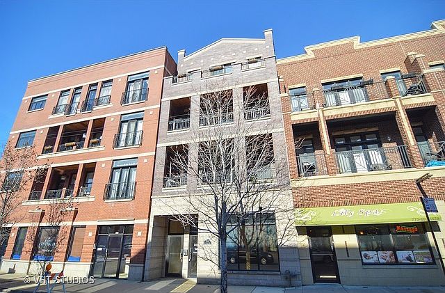 1st image of 2052 W Belmont Ave APT 3