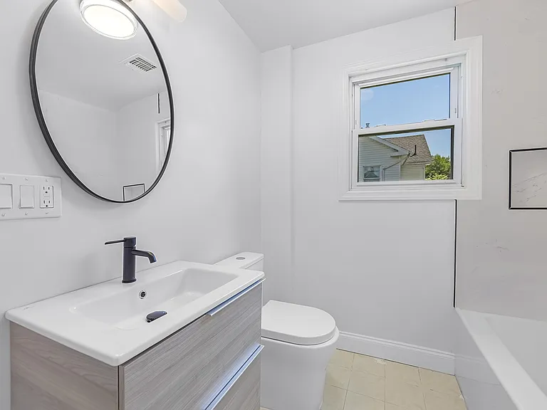 135 E Linden Ave — Photo 33