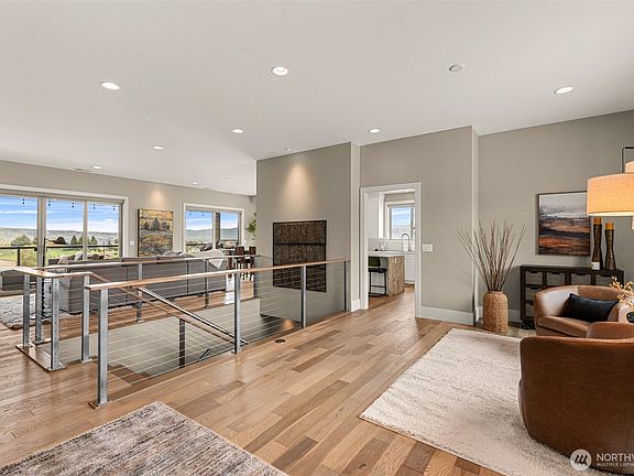 5th image of 854 Autumn Crest Drive