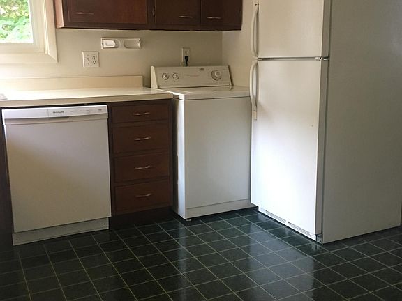 4th image of 525 E Southern Dr