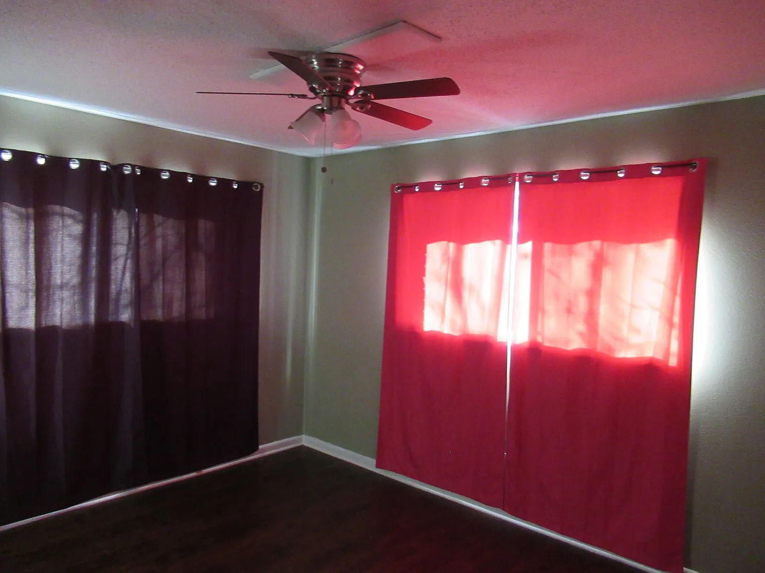 3 bed, 1.5 bath, 1325 sqft, $1,400 — Photo 3