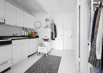 Rented by Manhattan Realty Group