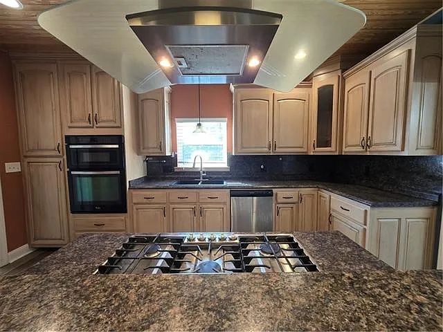 300 Saint Charles Blvd — Photo 12