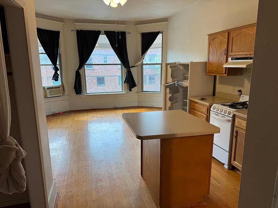 2nd image of 409 1/2 4th St APT 6