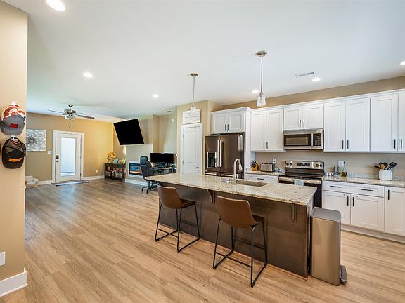 4th image of 30 Cuddington Ln
