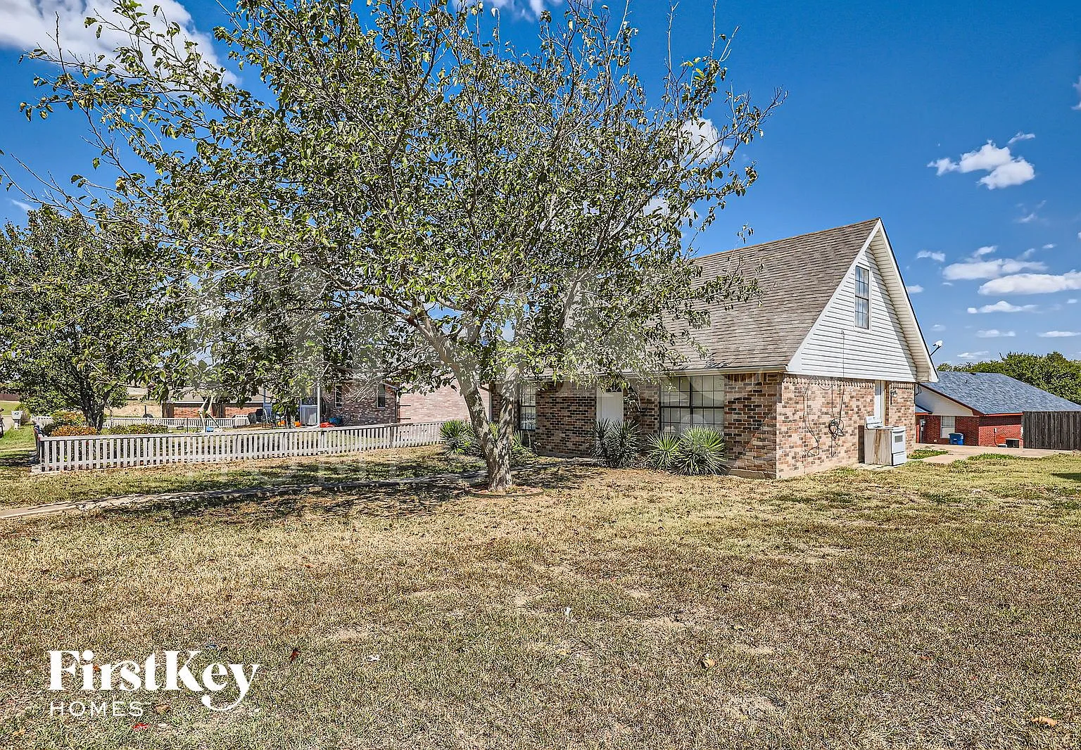 4 bed, 2.0 bath, 1757 sqft, $2,155 — Photo 3