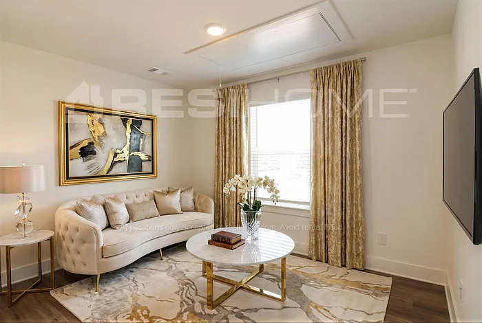 290 Emerald Dr — Photo 11