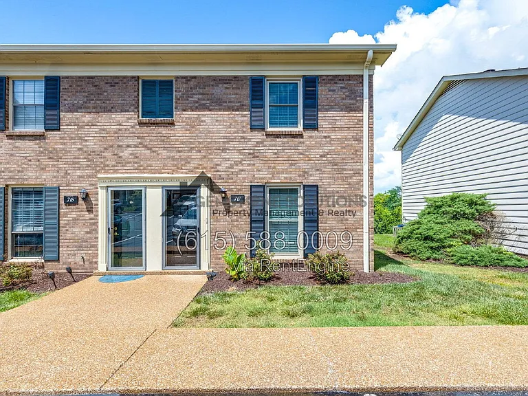 717 Fox Ridge Dr — Photo 3