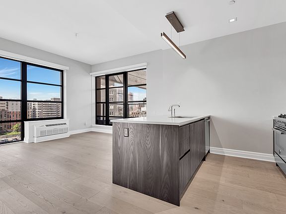 3rd image of 1333 Jackson Ave #10B
