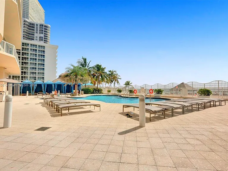 16699 Collins Ave #3105 — Photo 4