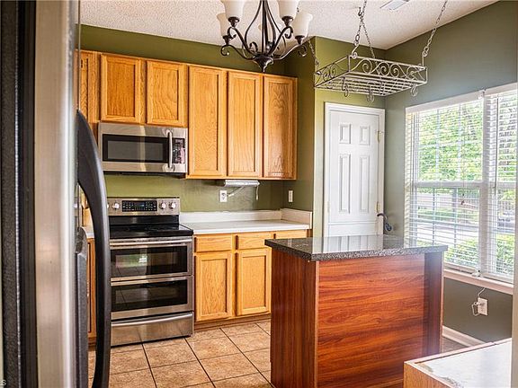 4th image of 310 Brittany Way