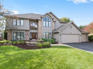 840 Meadow Ridge Dr, West Chicago, IL 60185