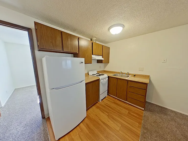 710 E 15th Aly — Photo 10