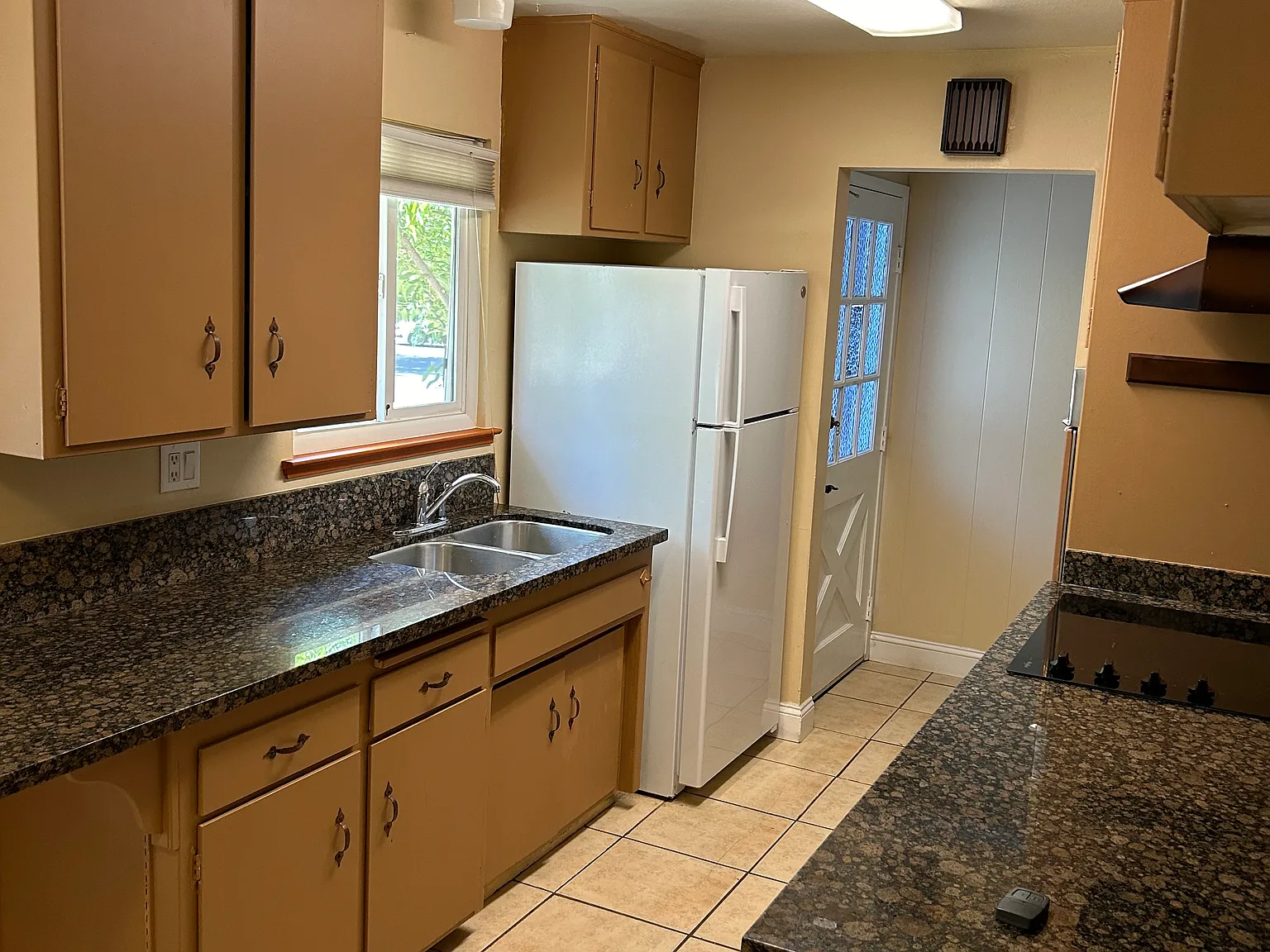 3 bed, 1350 sqft, $2,900 — Photo 2