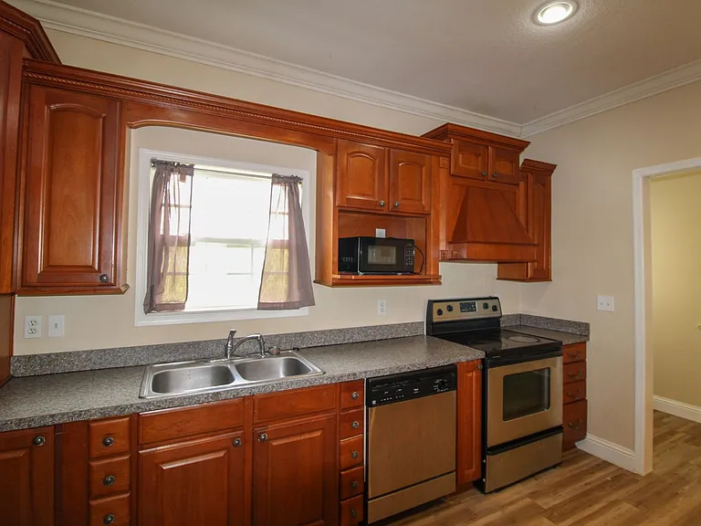 126 Meadows Ln — Photo 11
