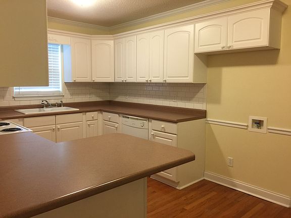 5th image of 927 Melrose Cir