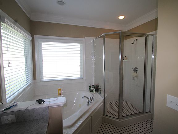 5th image of 305 N Sandhills Ln