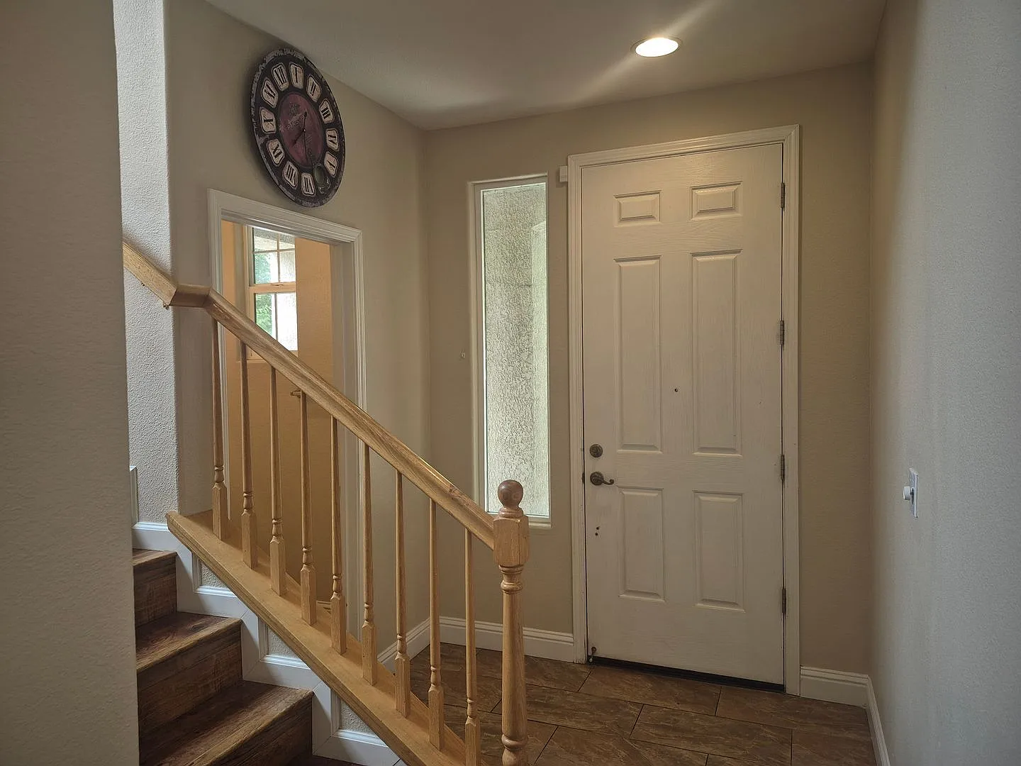 Adorable 3 bedroom 2.5 bath home — Photo 3