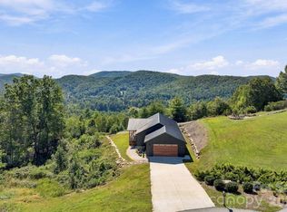 669 Crystal Heights Dr, Hendersonville, NC 28739