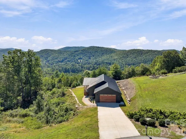 669 Crystal Heights Dr, Hendersonville, NC 28739