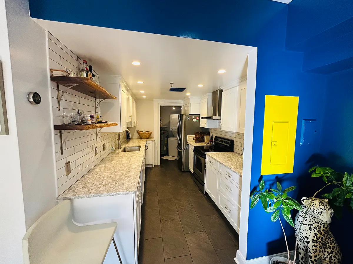 Building Photo - 126 Washington St #106