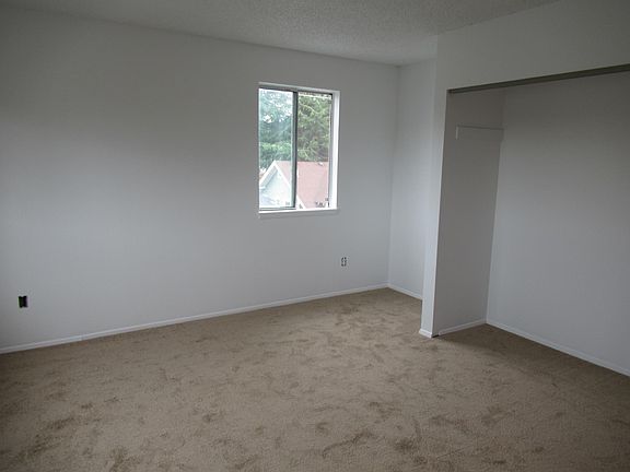 5th image of 5240 15th Ave NE APT 404