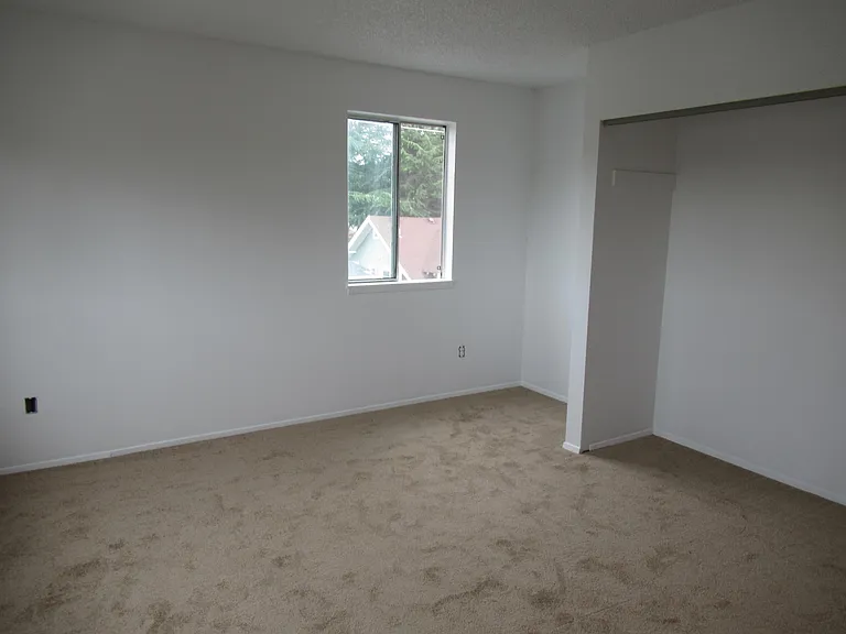 5240 15th Ave NE #404 — Photo 5